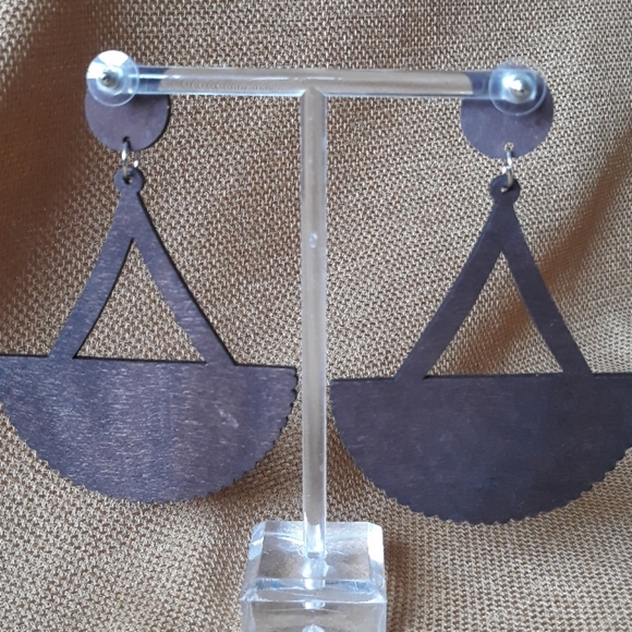 *2 for $15* Wooden Carved Mandala Drop Earring - Picture 3 of 5